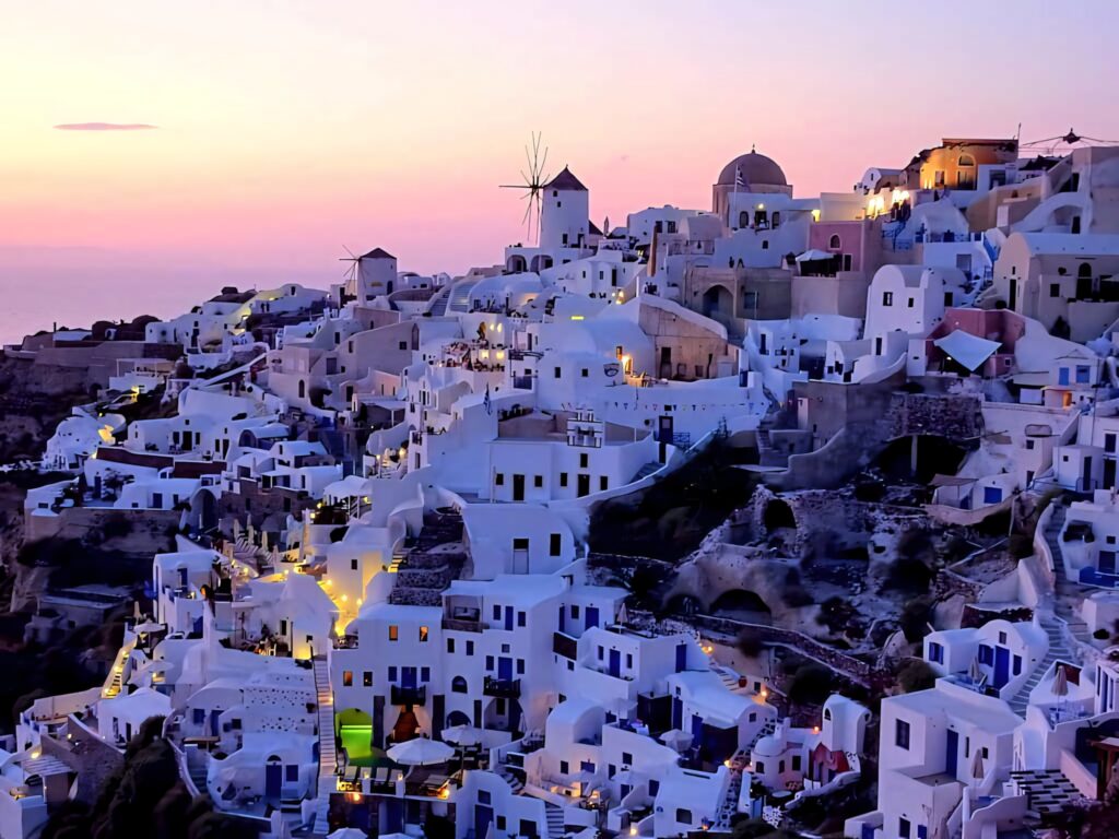 Stunning Santorini Sunset Wallpaper: Iconic Cycladic Views in Greece