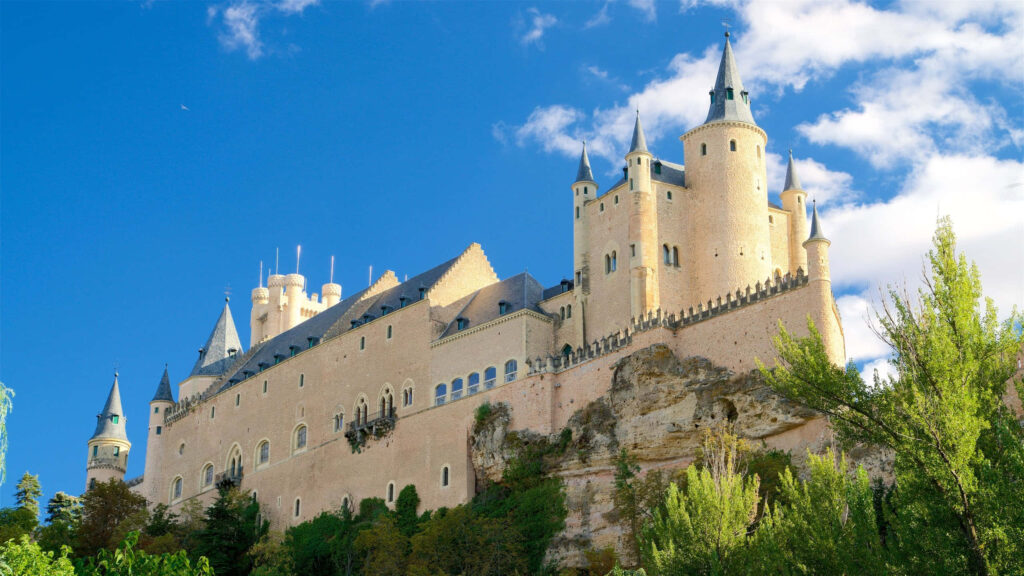 Stunning Segovia Castle Wallpaper: Majestic Daytime View & Architecture