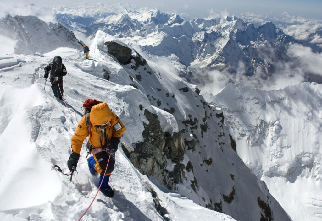Climbers on Snowy Ridge with Everest - Stunning Wallpaper Background