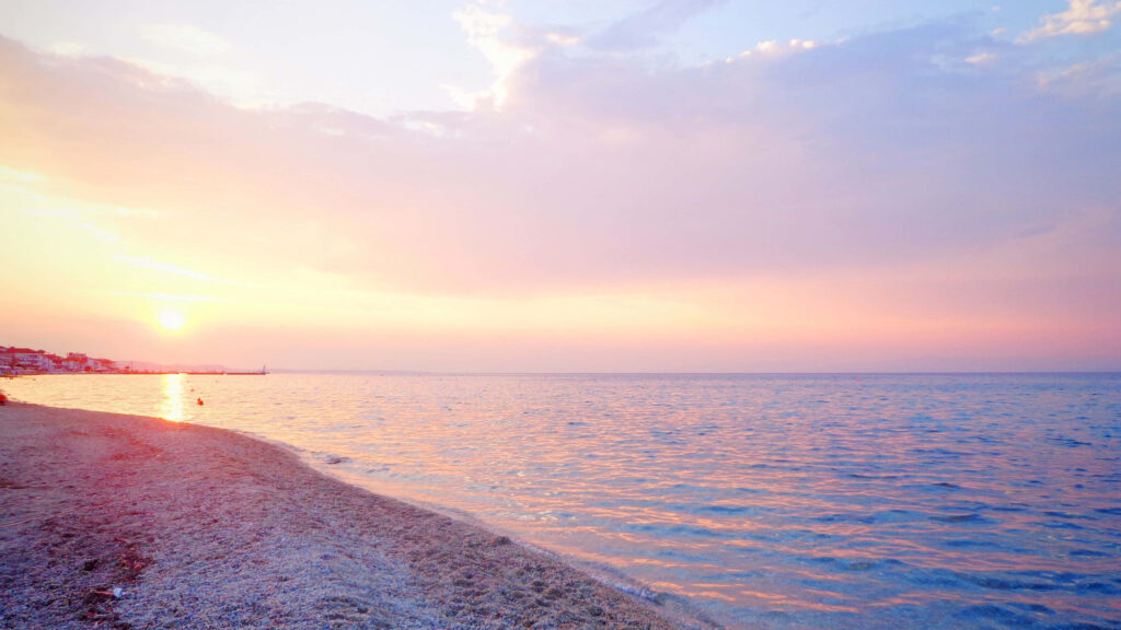 Tranquil Beach Sunset Wallpaper - Inspiring Remote Work Background