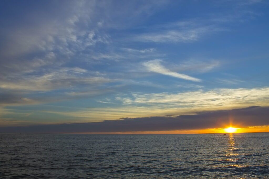 Breathtaking Sunset Over Calm Sea - HD Wallpaper Background