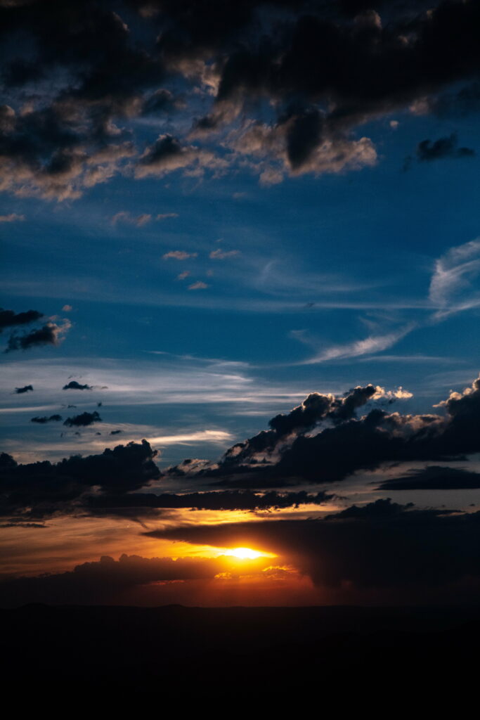 Breathtaking Sunset HD Wallpaper: Dark Clouds & Golden Horizon