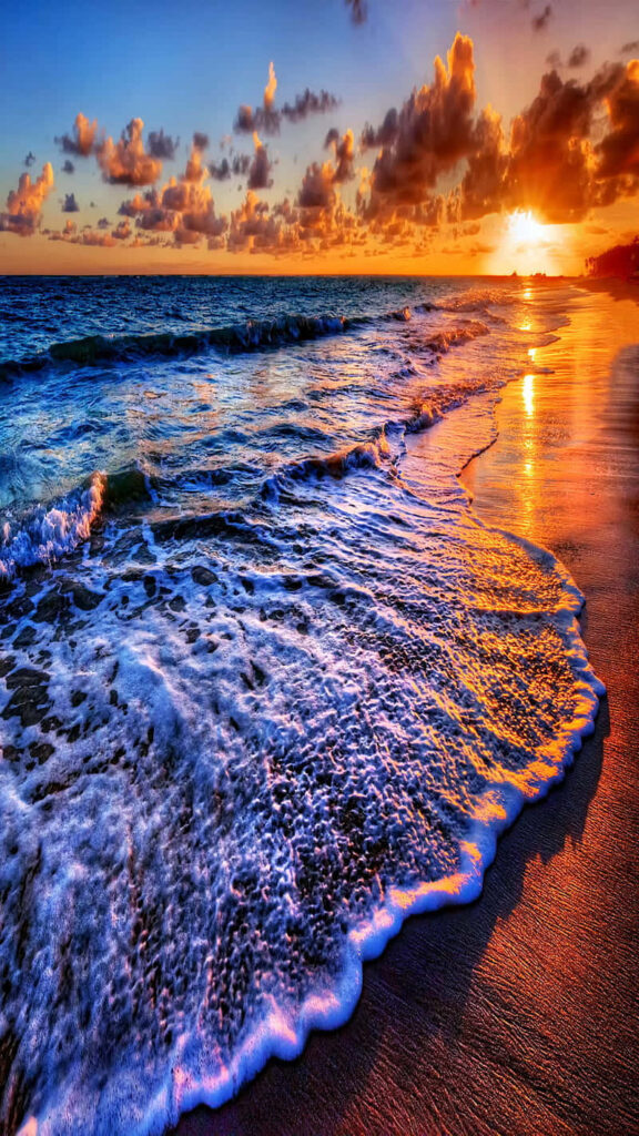 Serene Sunset Over Ocean: Vibrant Colors & Gentle Waves Background Wallpaper