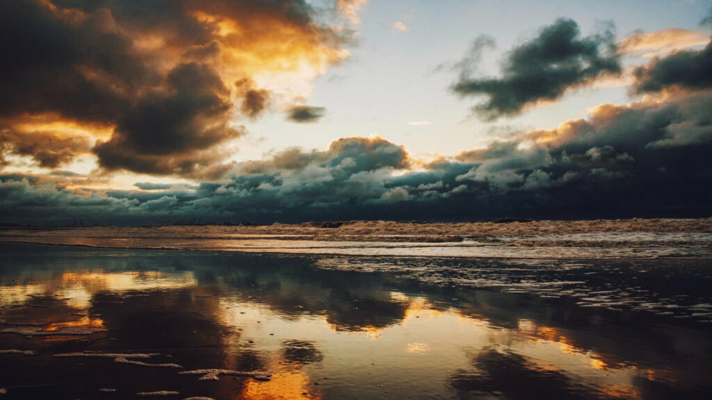 Breathtaking Sunset Over the Sea - HD Nature Wallpaper