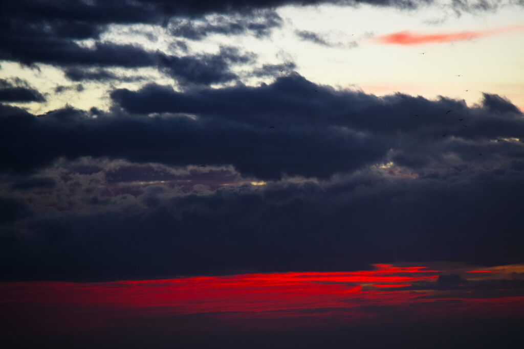 Breathtaking Sunset Clouds HD Wallpaper - Serenity of Nature Background