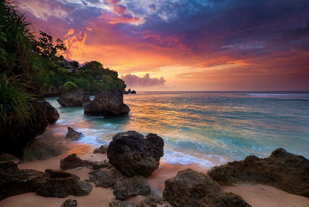 Breathtaking Bali Sunset Wallpaper: Vibrant Beach & Ocean Scene