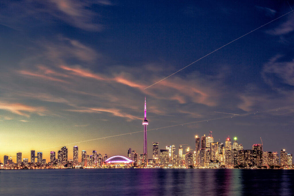 Toronto Skyline Wallpaper: CN Tower Illuminated at Dusk