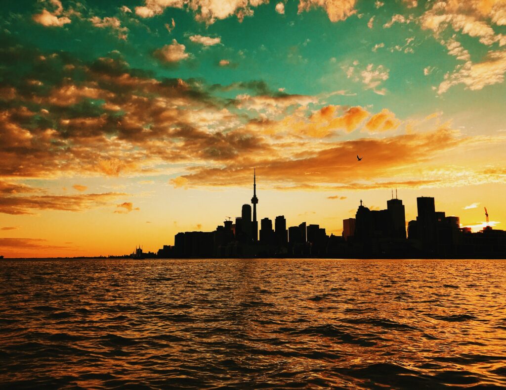 Breathtaking Toronto Sunset Wallpaper: Skyline & Serene Sea