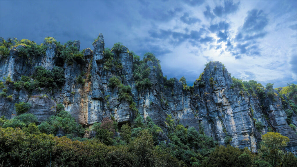 Breathtaking Trollshaws View in NZ: Rugged Cliffs & Lush Greenery Wallpaper
