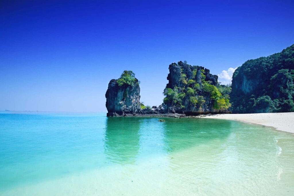 Tropical Beachscape: Turquoise Waters & White Sands Under Blue Sky Wallpaper