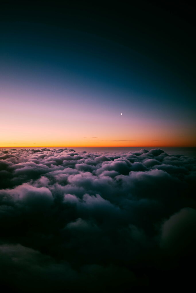Breathtaking Twilight Sky HD Wallpaper with Sunset & Crescent Moon