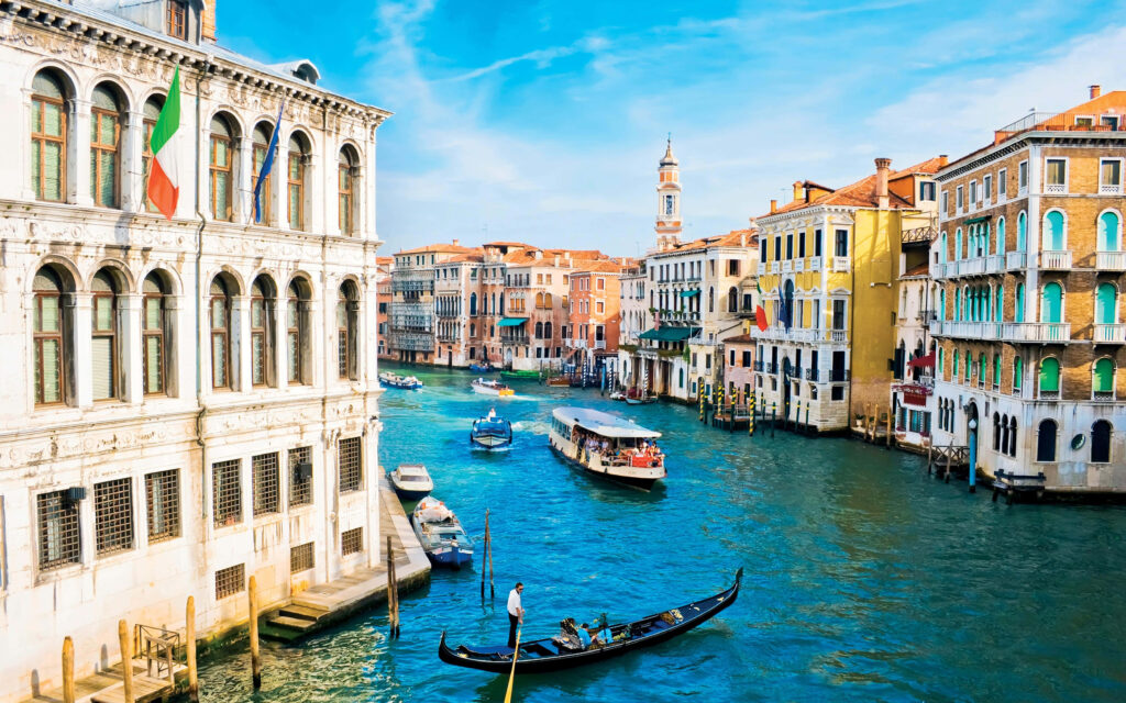 Classic Venetian Canal Wallpaper: Gondolas & Historic Architecture