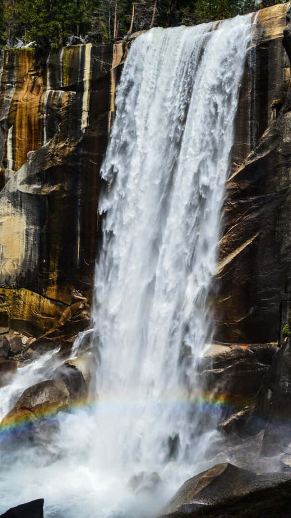 Breathtaking Waterfall Wallpaper: Majestic Cliffs & Vibrant Rainbow