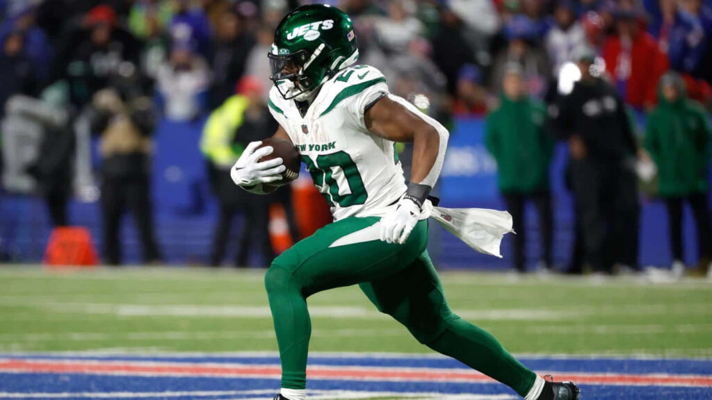 Breece Hall sprinting in full New York Jets uniform high-resolution NFL action wallpaper background