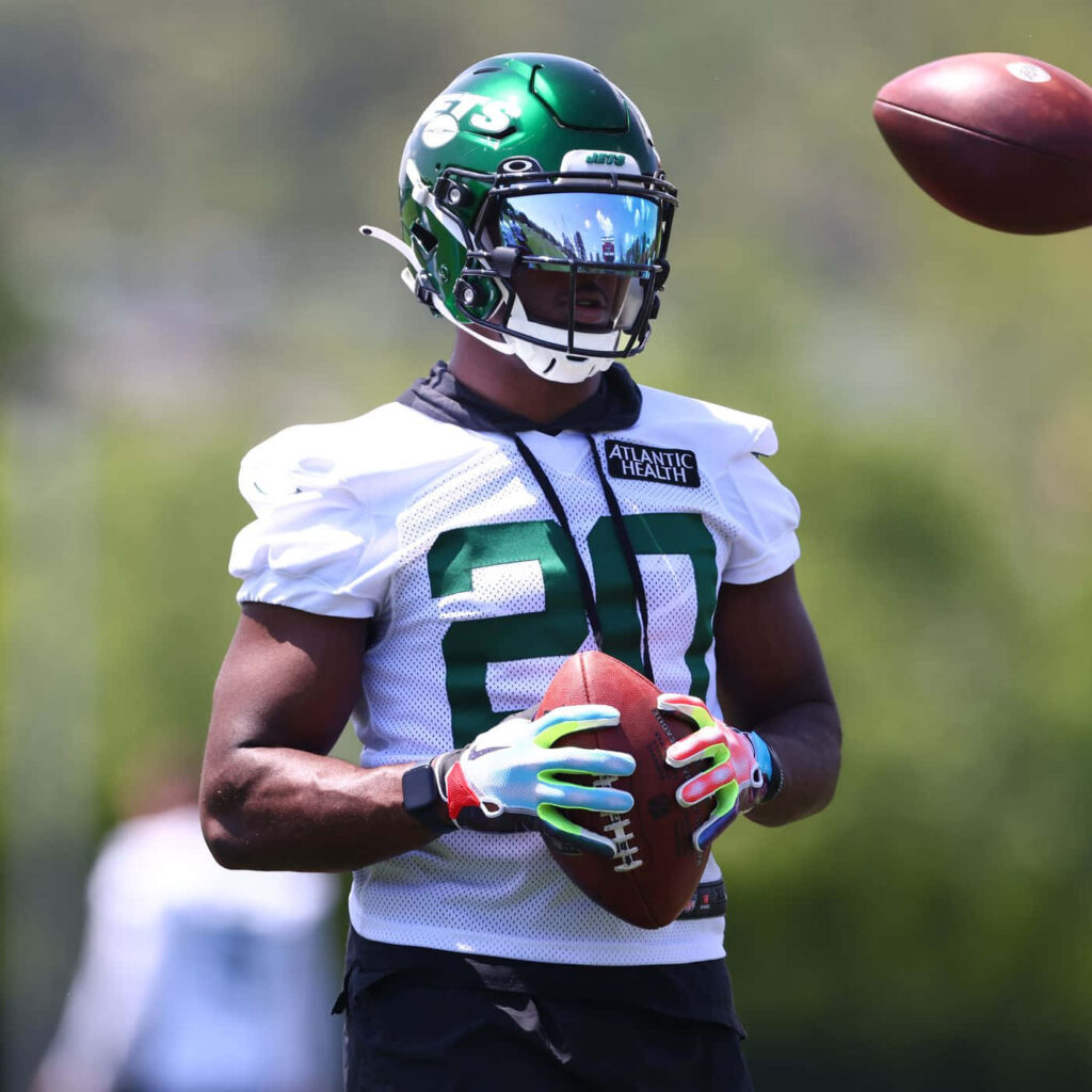 Breece Hall Jets football practice catching ball with reflective visor gloves outdoor training Wallpaper