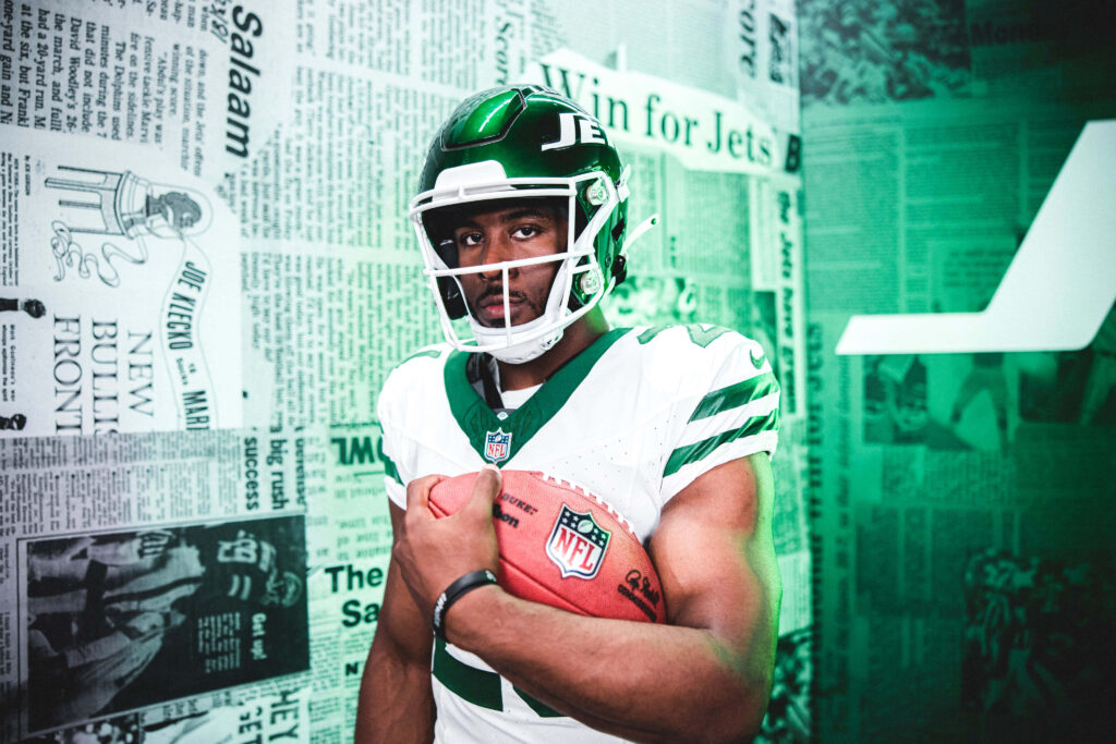 Breece Hall New York Jets wallpaper full uniform holding football dynamic green Jets background