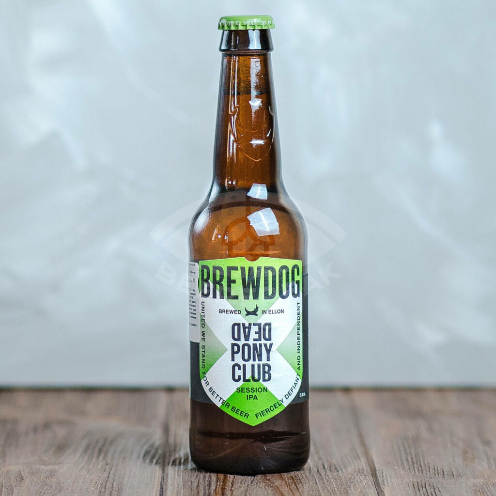 BrewDog Dead Pony Club brown glass bottle Session IPA with green white label on wooden surface Wallpaper