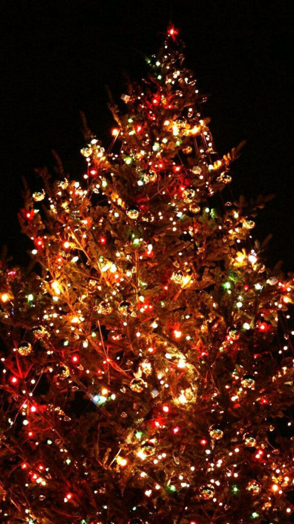 Stunning Christmas Tree Wallpaper: Colorful Lights & Warm Atmosphere