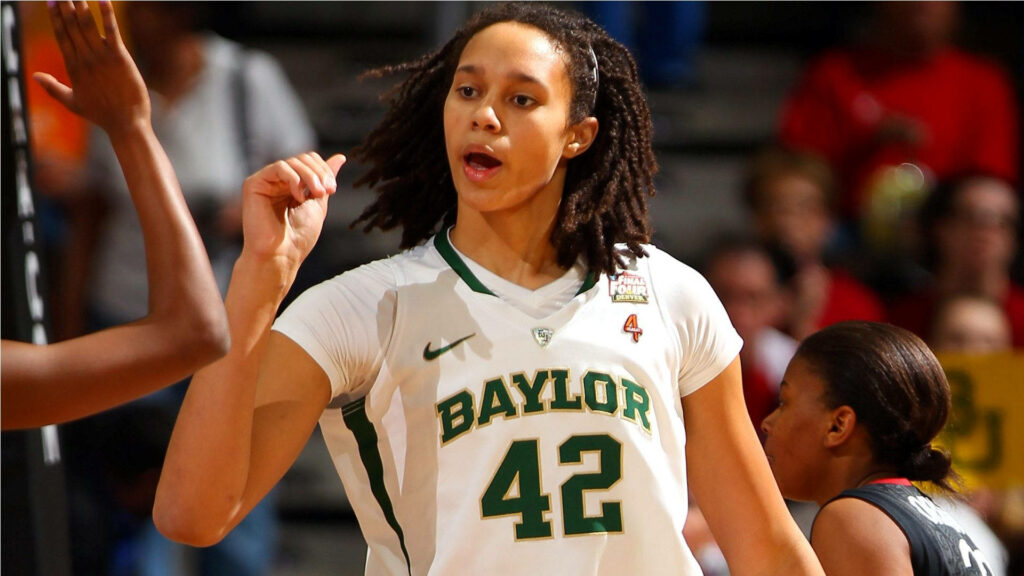 Brittney Griner in green white Baylor jersey shooting basketball on indoor court high resolution Wallpaper
