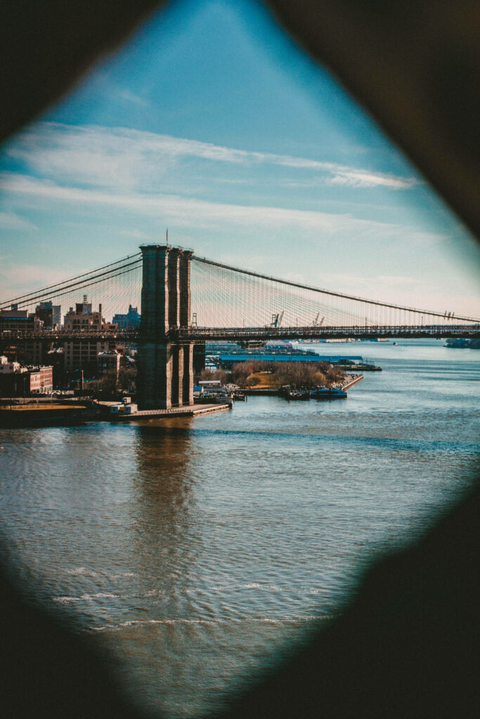 Stunning Brooklyn Bridge Vignette Wallpaper: Iconic Architecture & Serenity