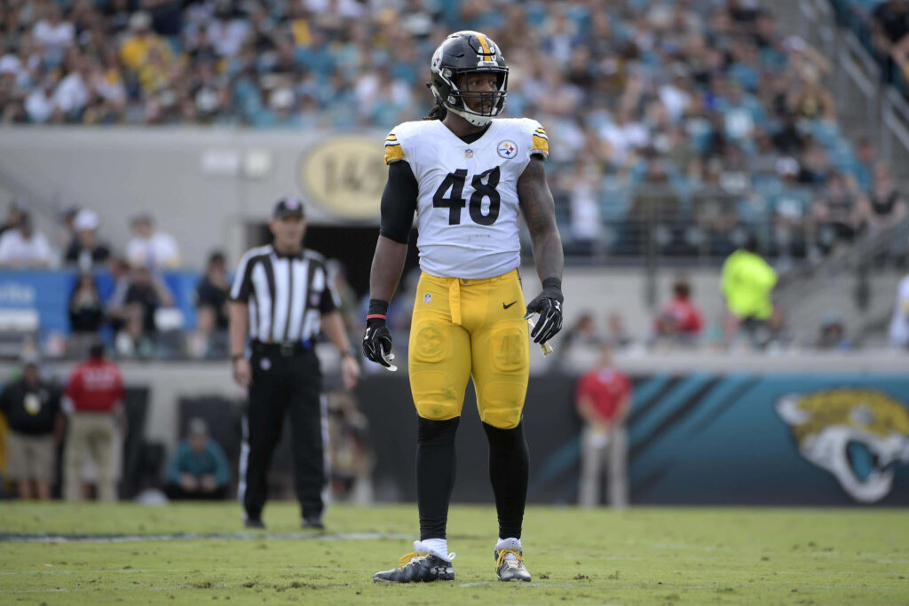 Bud Dupree in Action: Pittsburgh Steelers Wallpaper Background