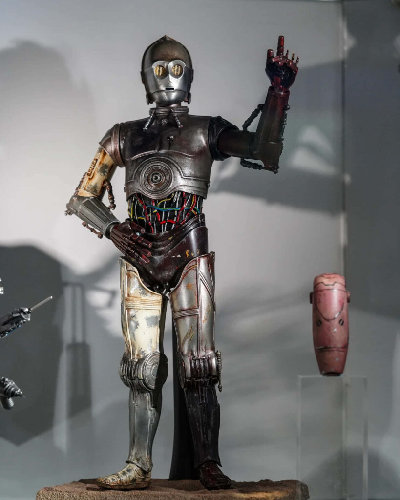 C-3PO Star Wars wallpaper showing detailed mechanical parts and metallic gold silver droid design