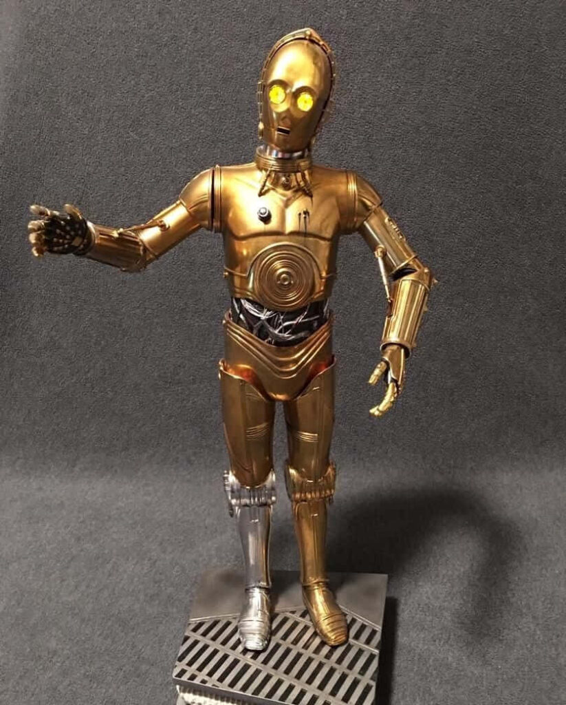C-3PO Star Wars wallpaper featuring golden protocol droid with silver leg on dark background