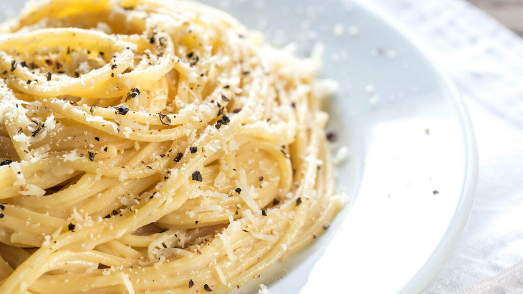 Delectable Cacio e Pepe Wallpaper: Creamy Pasta & Rich Texture