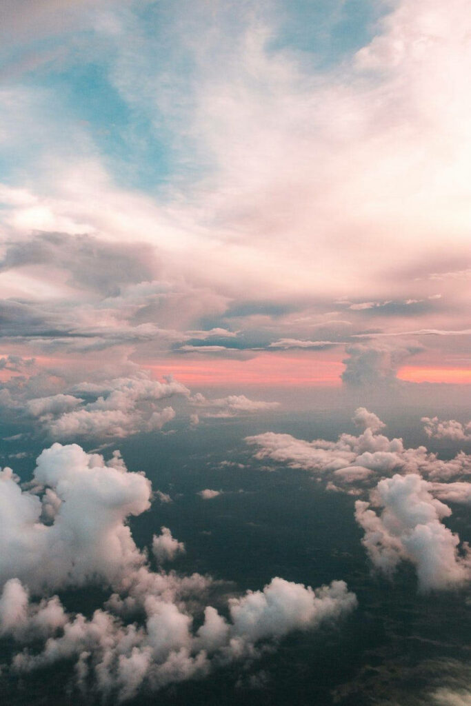 Serenity in the Skies: A Calming and Aesthetically Pleasing Cloudscape Wallpaper