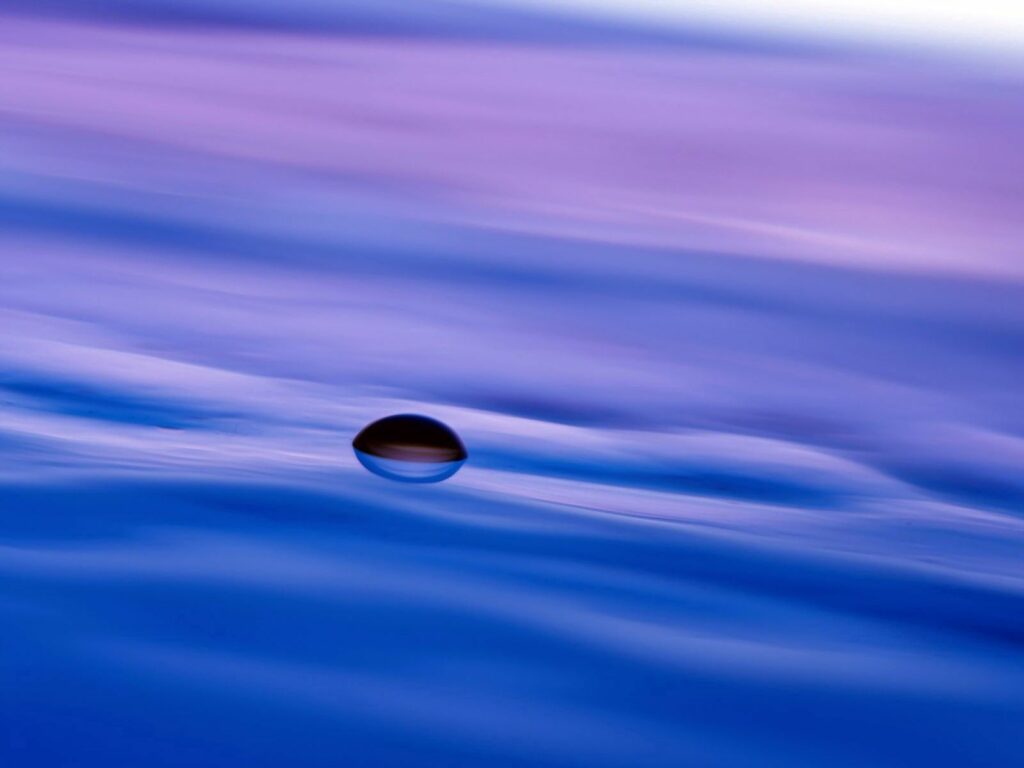 Calming Blue & Purple Ripple Wallpaper - Serene Water Drop Background