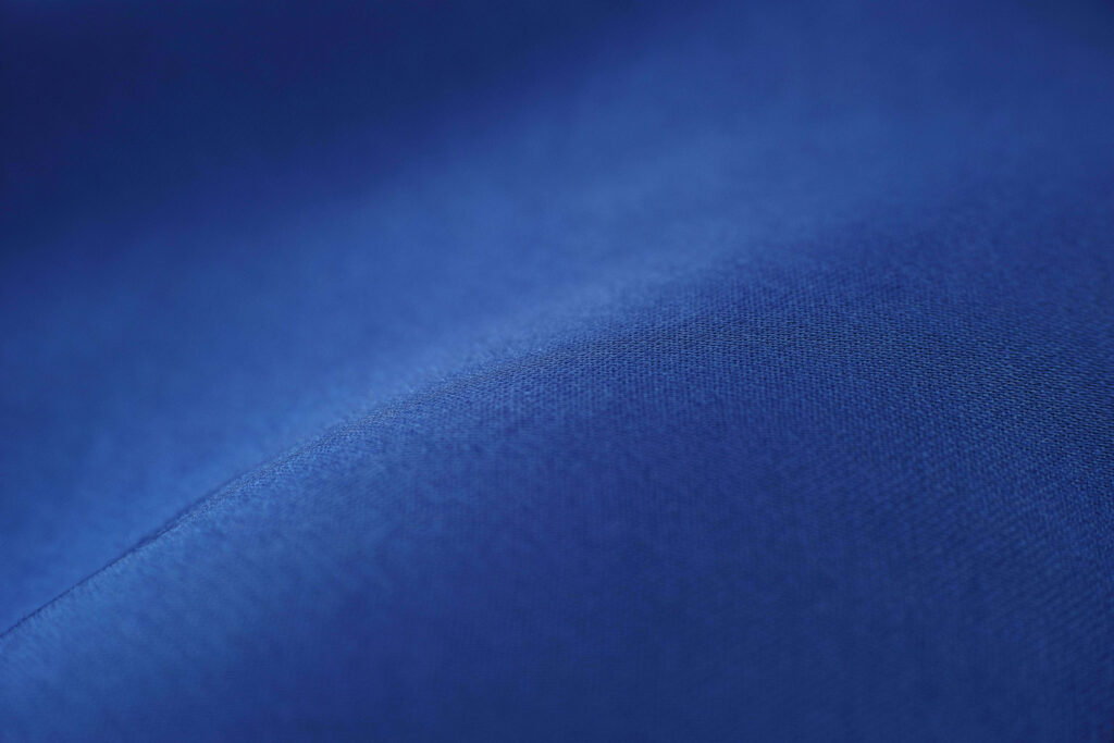 Calming Blue Textured Wallpaper: Soft Gradients for Minimalist Designs