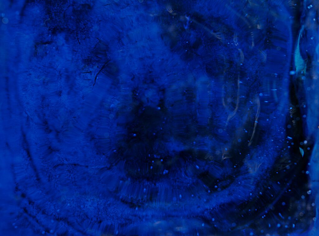 Dark Blue Wavy Water Wallpaper with Bubbles - Calming Aquatic Background