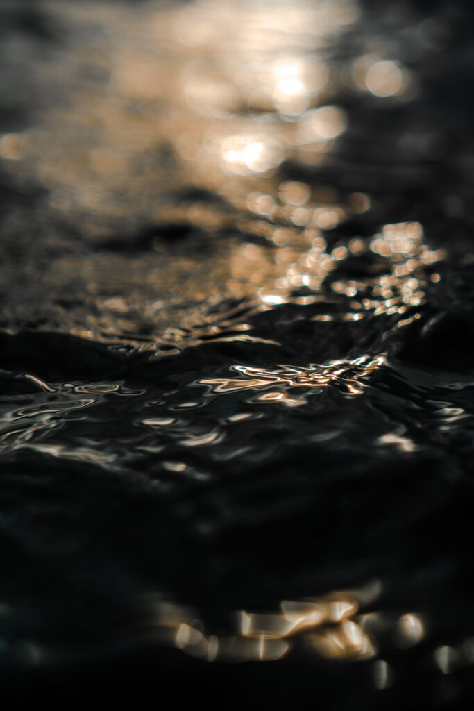 Calming Wallpaper: Gentle Ripples & Waves in Soft Golden Light