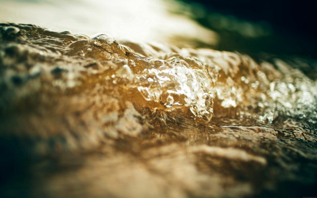 Calming Water Wallpaper: Gentle Waves & Splash in Natural Detail