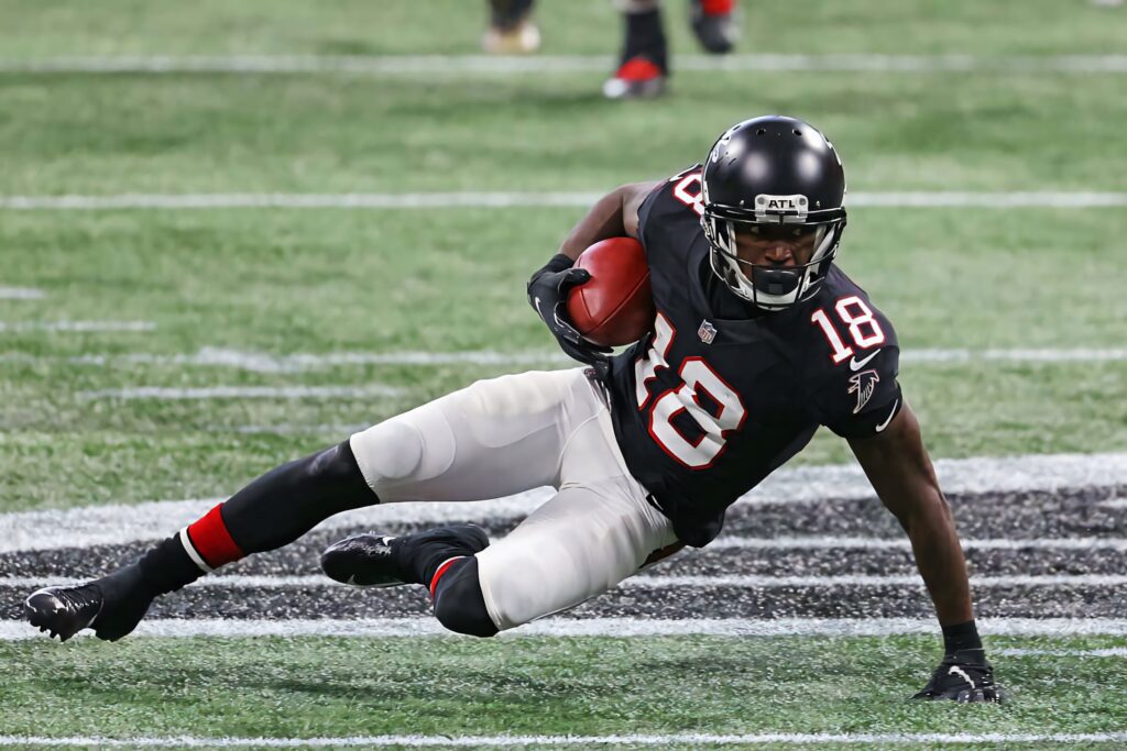 Calvin Ridley Atlanta Falcons intense action agility focus football field black red uniform Wallpaper