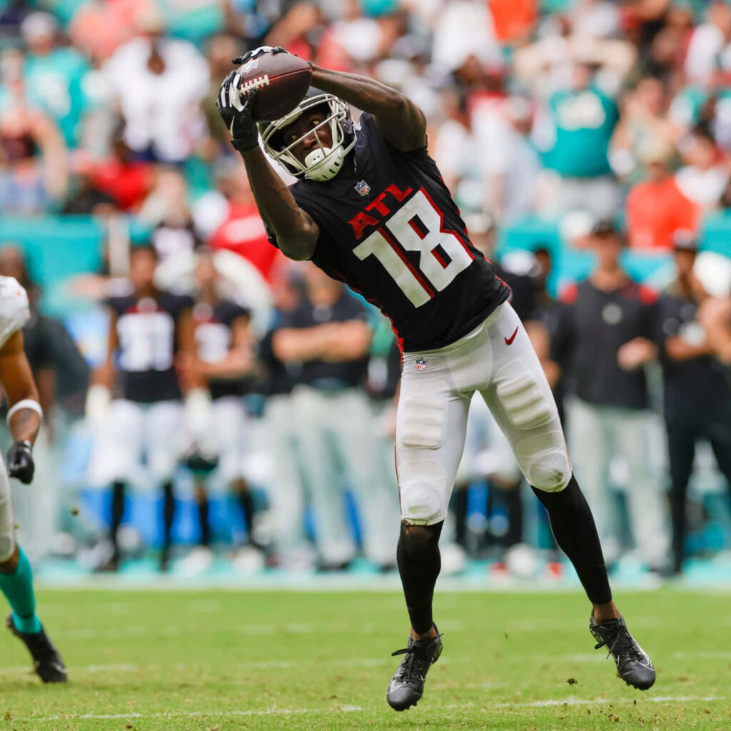 Calvin Ridley airborne catching football in Atlanta Falcons uniform during intense NFL game action Wallpaper