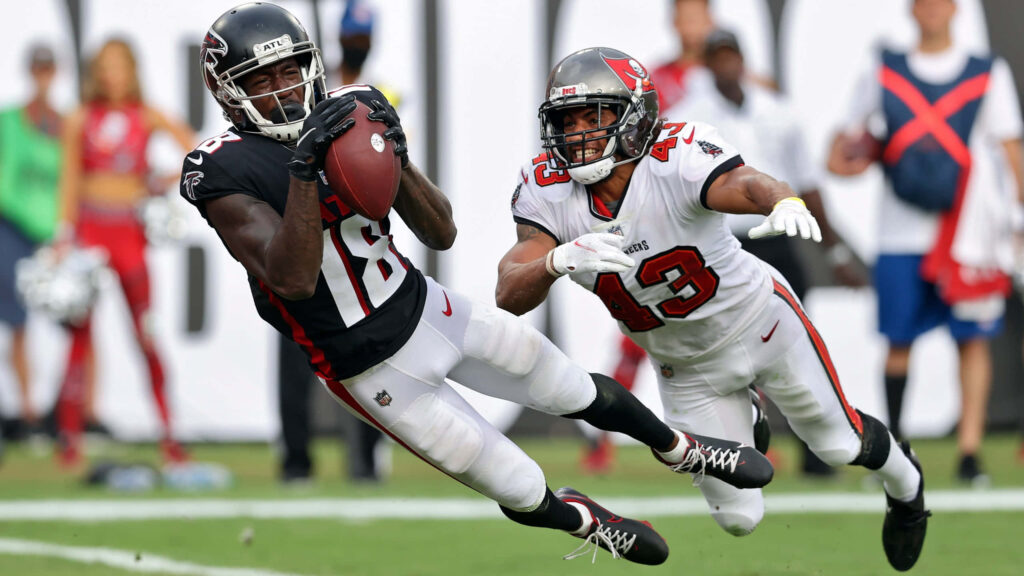 Calvin Ridley mid-air catch Atlanta Falcons vs Tampa Bay Buccaneers game action stadium background Wallpaper