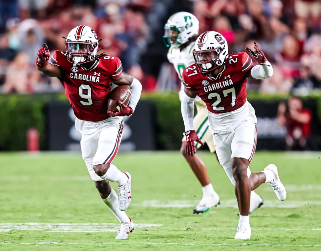 South Carolina football wallpaper showing Cam Smith in action with red and white uniforms on field