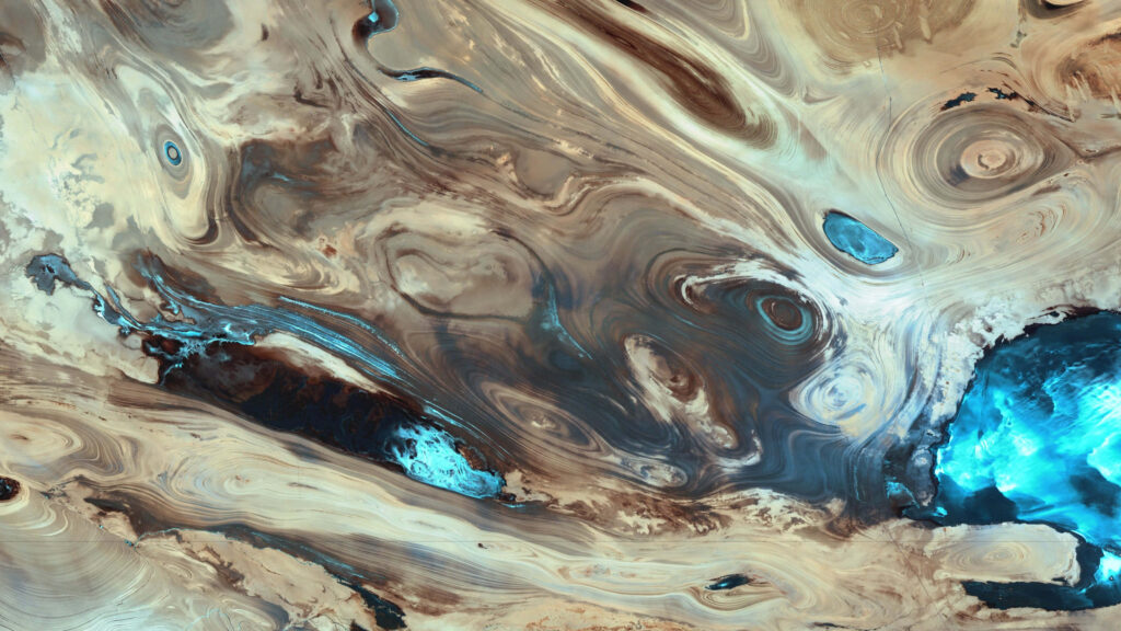 Captivating Abstract Art Wallpaper with Swirling Patterns & Earthy Tones