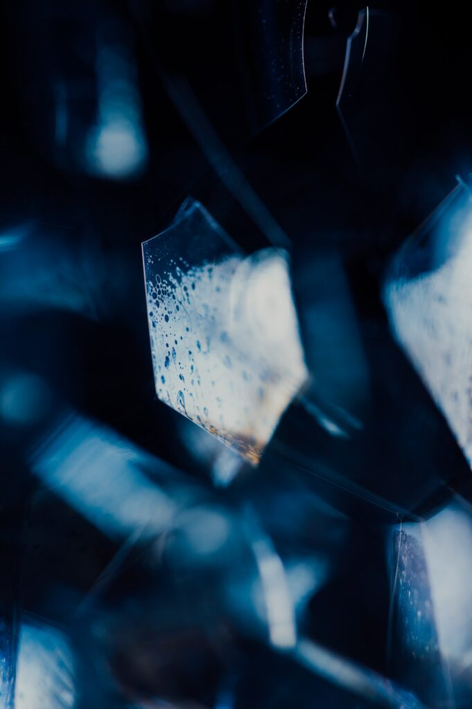 Mesmerizing Abstract Wallpaper: Glass Shards & Blurred Background