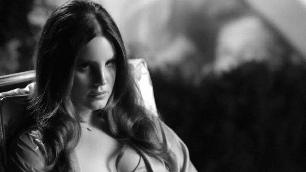 Enchanting Black-and-White Lana Del Rey Wallpaper Background