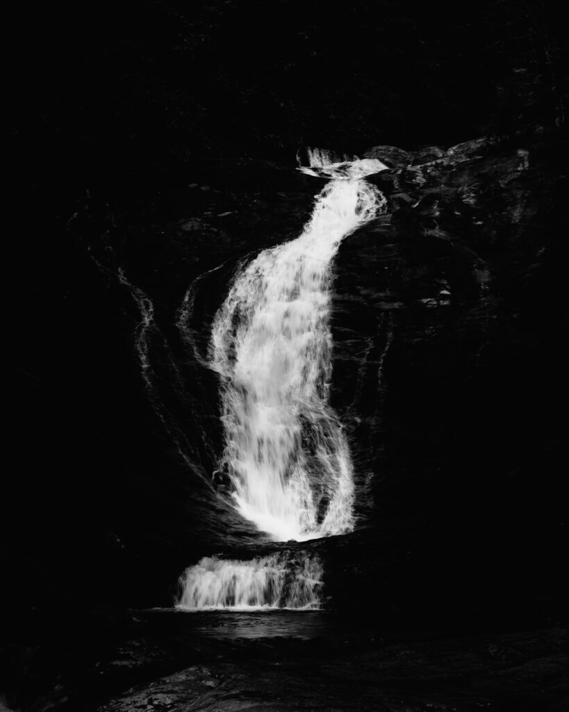 Stunning Black and White Waterfall Wallpaper: Dramatic River Scene