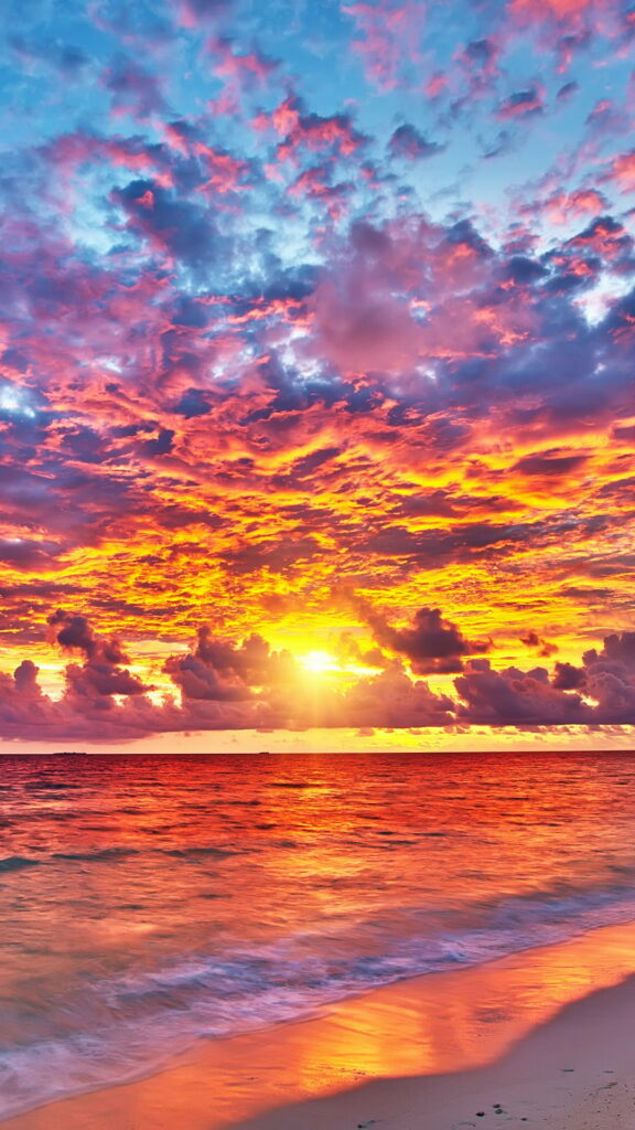 Serene Coastal Retreat: Captivating Sunset Over the Tranquil Ocean Wallpaper