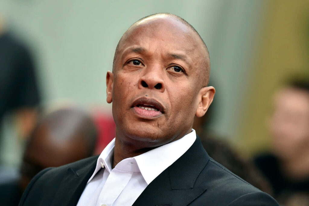 Dr. Dre Wallpaper: Focus & Creativity in Sound Production Artistry