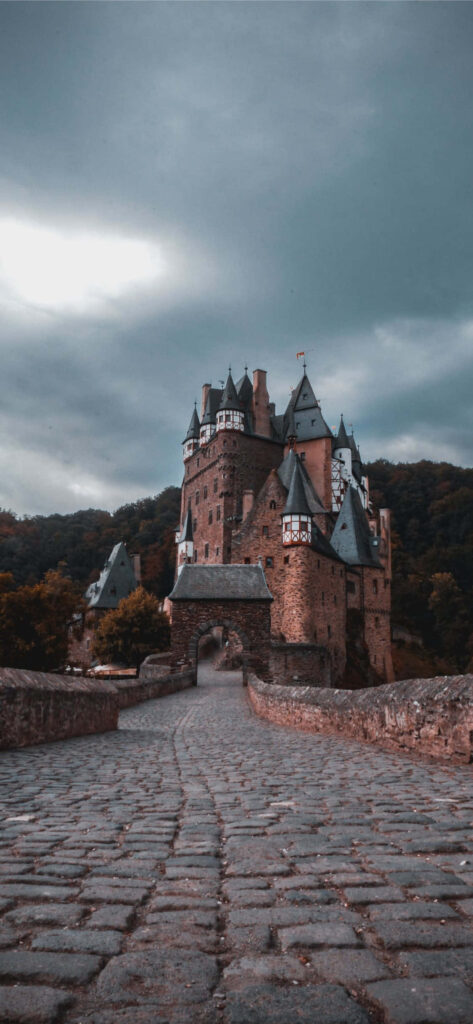 Eltz Castle Wallpaper: Enchanting View Surrounded by Nature