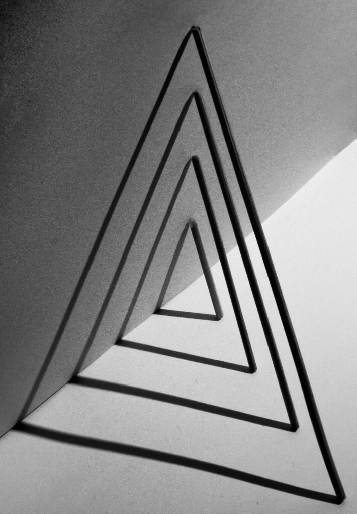 Captivating Black and White Geometric Triangle Wallpaper Background