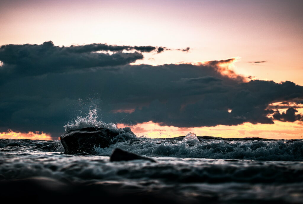 Dramatic Sunset HD Wallpaper: Turbulent Sea & Crashing Waves