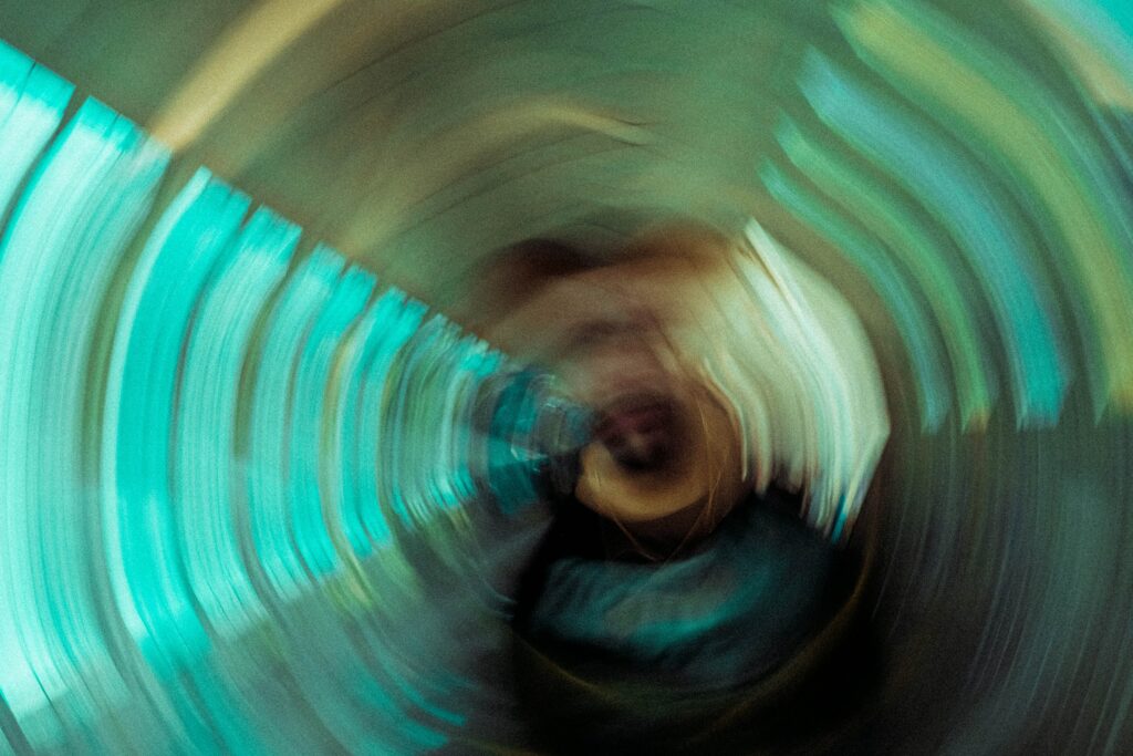 Mesmerizing Long Exposure Abstract Wallpaper: Green & Blue Hues