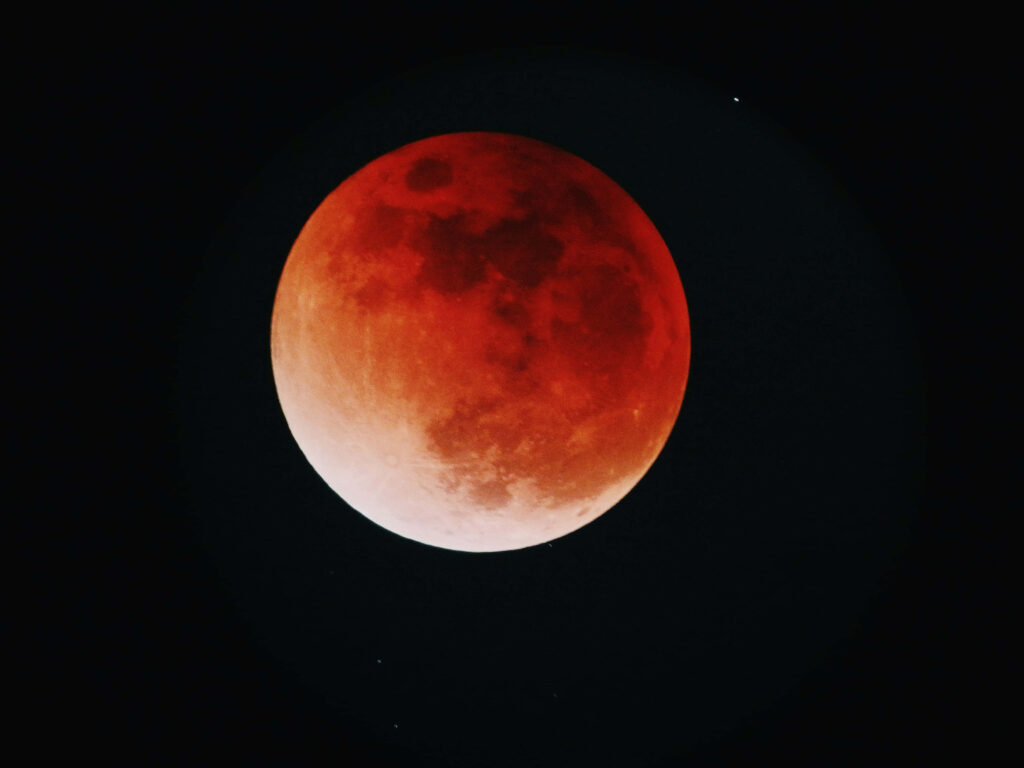 Stunning Red Moon Wallpaper: Lunar Eclipse in Dark Night Sky