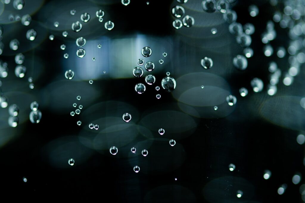Mesmerizing Macro Wallpaper: Dreamy Water Droplets in Dark Elegance